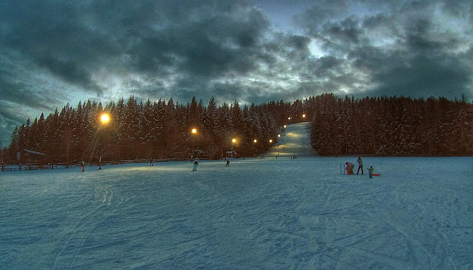 Sjezdovka nad B�lou T�eme�nou a Doln� Brusnic� - vhodn� pro za��te�n�ky a mal� d�ti